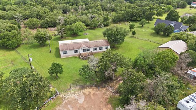 102 Windwood Circle, Somerville, TX 77879