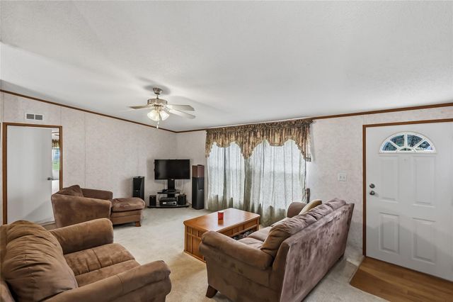102 Windwood Circle, Somerville, TX 77879
