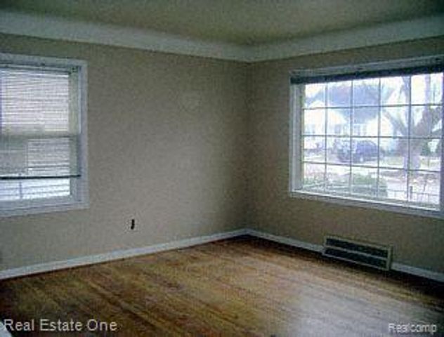 2027 Brockton Avenue, Royal Oak, MI 48067