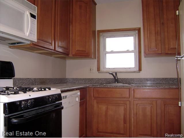 2027 Brockton Avenue, Royal Oak, MI 48067