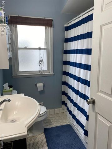 2027 Brockton Avenue, Royal Oak, MI 48067