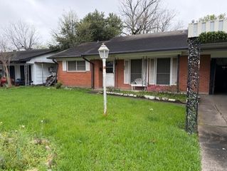 335 Red Ripple Road, Houston, TX 77091