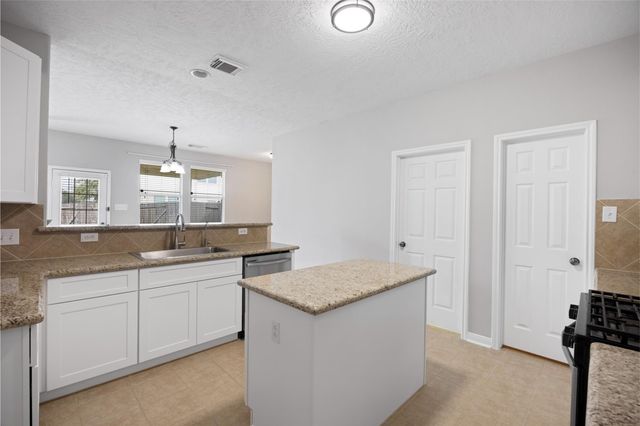 7447 Oakwood Canyon Dr, Cypress, TX 77433