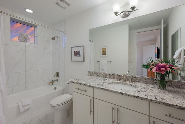 376 ARUBA CIRCLE 203, Bradenton, FL 34209