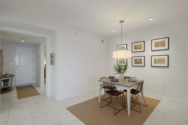 376 ARUBA CIRCLE 203, Bradenton, FL 34209