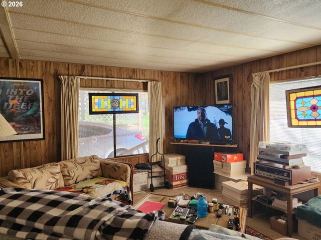 140 WOODGLEN St, Port Orford, OR 97465