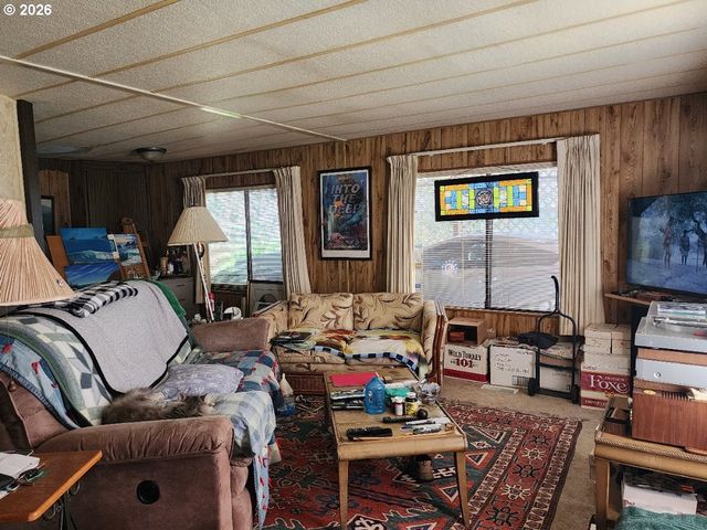 140 WOODGLEN St, Port Orford, OR 97465