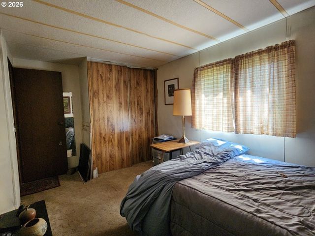 140 WOODGLEN St, Port Orford, OR 97465