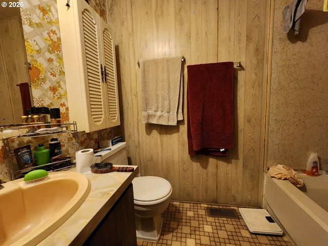 140 WOODGLEN St, Port Orford, OR 97465