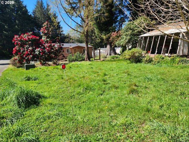 140 WOODGLEN St, Port Orford, OR 97465