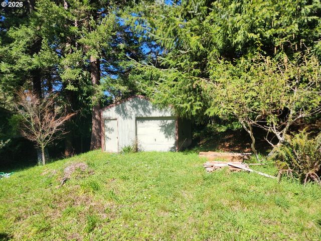 140 WOODGLEN St, Port Orford, OR 97465