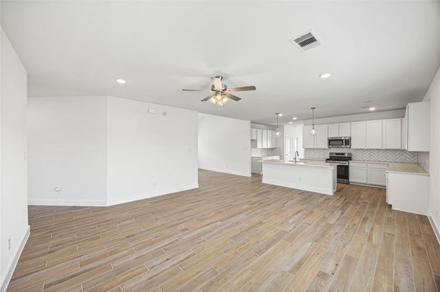 646 Escondido Drive, Dayton, TX 77535