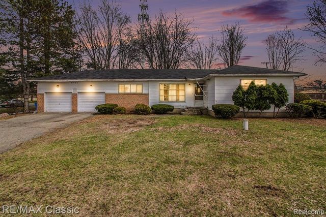 1076 Benstein Road, Commerce Twp, MI 48390