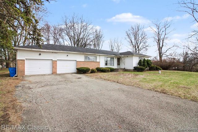 1076 Benstein Road, Commerce Twp, MI 48390