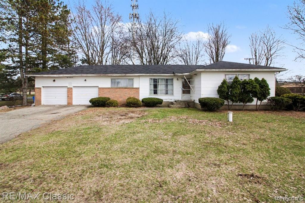 1076 Benstein Road, Commerce Twp, MI 48390