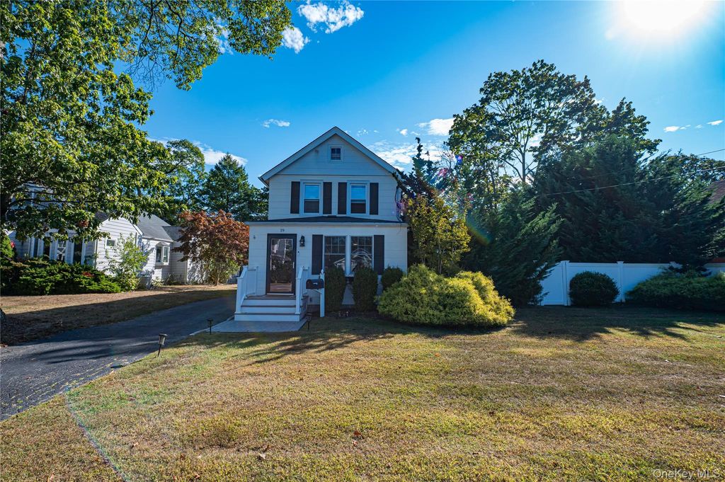 19 William Avenue, East Islip, NY 11730