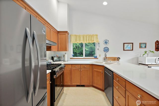 923 NW Leisure Ln, Bremerton, WA 98311