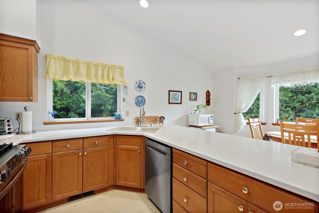 923 NW Leisure Ln, Bremerton, WA 98311