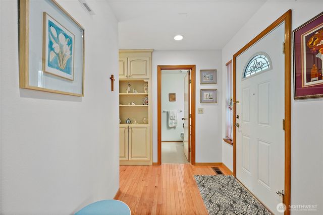 923 NW Leisure Ln, Bremerton, WA 98311