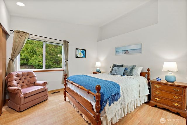 923 NW Leisure Ln, Bremerton, WA 98311