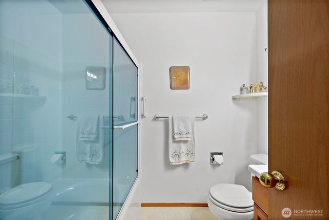 923 NW Leisure Ln, Bremerton, WA 98311