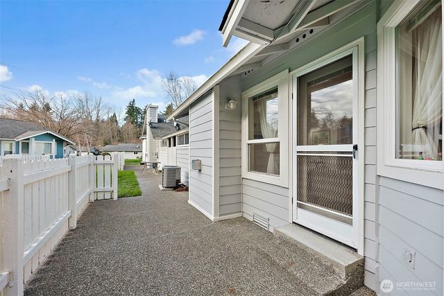 923 NW Leisure Ln, Bremerton, WA 98311