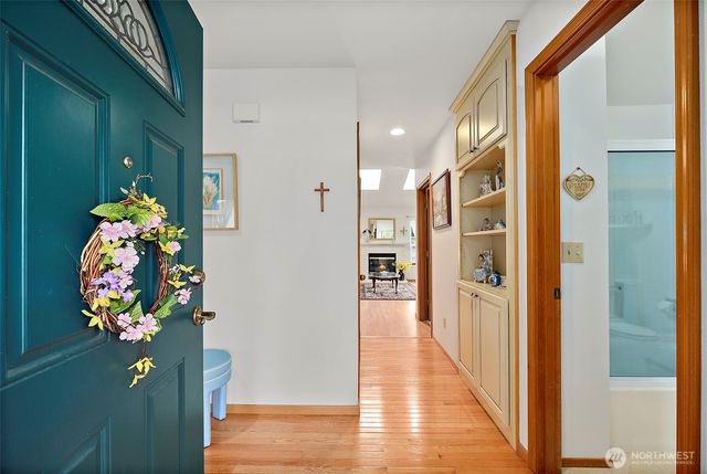 923 NW Leisure Ln, Bremerton, WA 98311