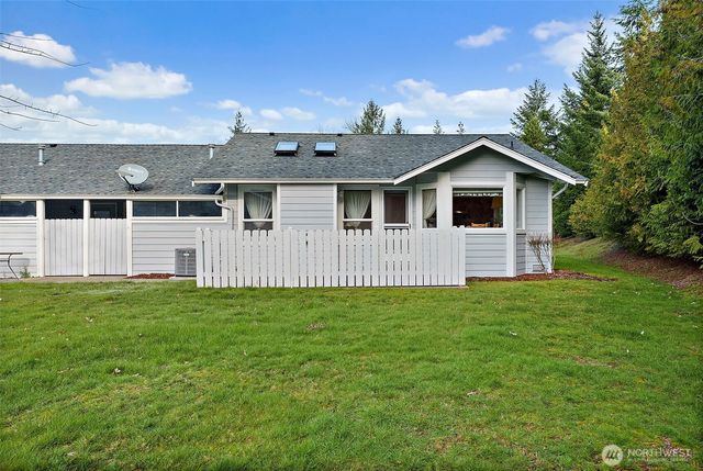 923 NW Leisure Ln, Bremerton, WA 98311