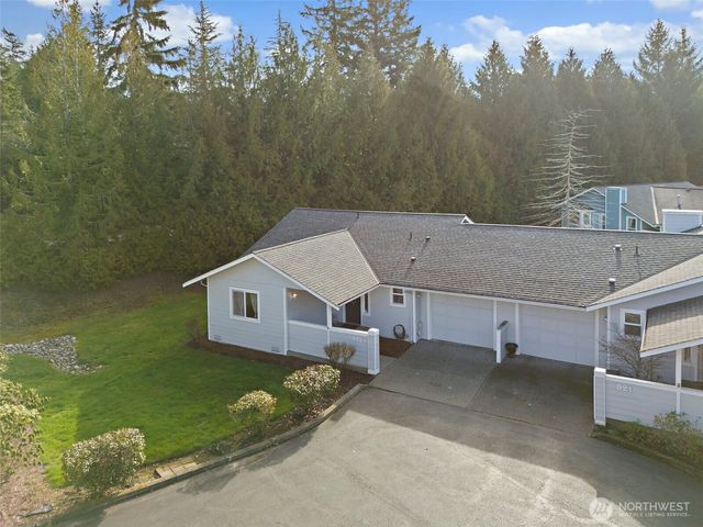 923 NW Leisure Ln, Bremerton, WA 98311