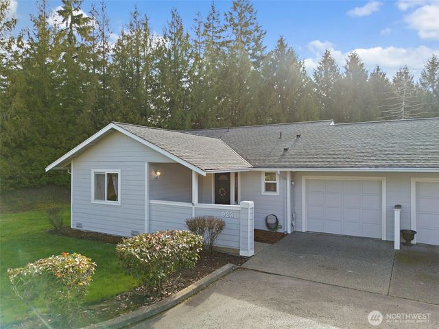 923 NW Leisure Ln, Bremerton, WA 98311
