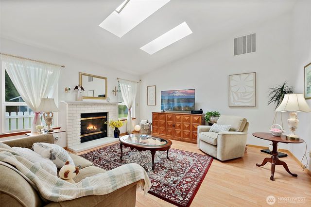 923 NW Leisure Ln, Bremerton, WA 98311