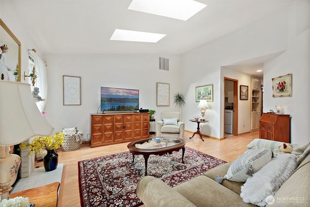 923 NW Leisure Ln, Bremerton, WA 98311