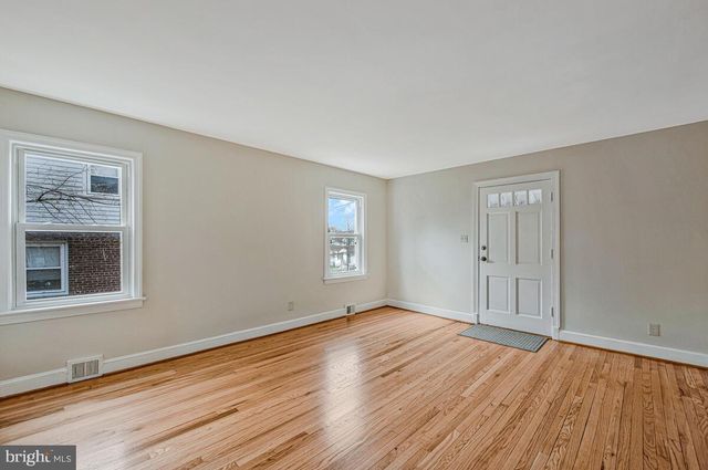 5839 33RD AVE, Hyattsville, MD 20782