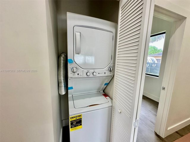 2399 NW 105th St 1, Miami, FL 33147