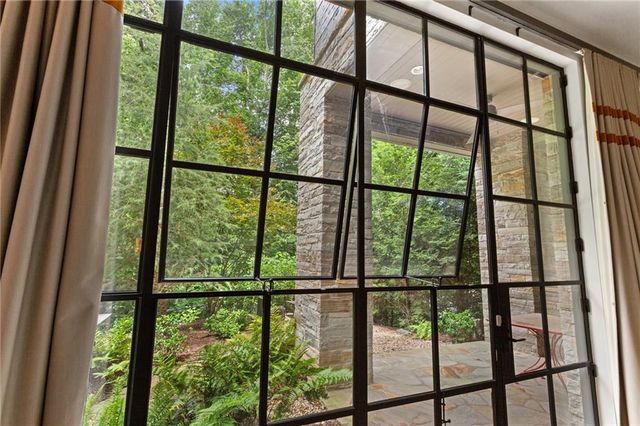 569 Overbrook Drive NW, Atlanta, GA 30318