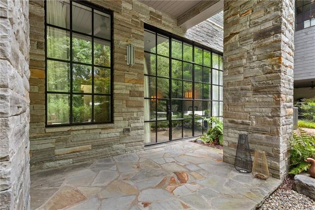 569 Overbrook Drive NW, Atlanta, GA 30318
