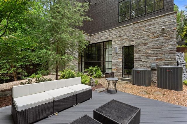 569 Overbrook Drive NW, Atlanta, GA 30318