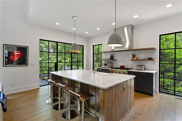 569 Overbrook Drive NW, Atlanta, GA 30318