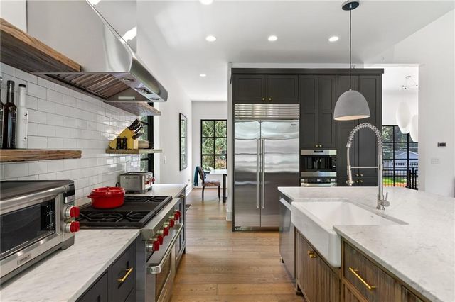 569 Overbrook Drive NW, Atlanta, GA 30318