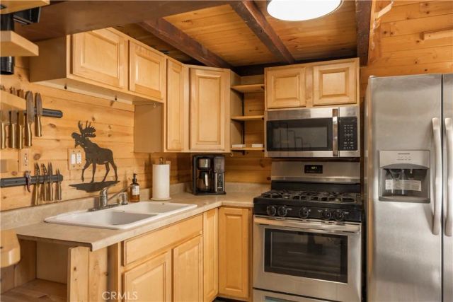 793 Los Angeles, Sugarloaf, CA 92386