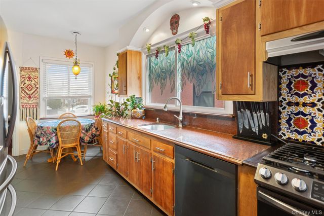 140 Roosevelt Boulevard, Long Beach, NY 11561