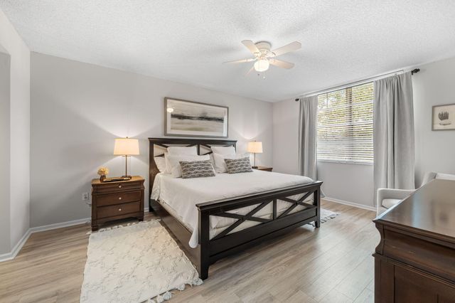 11790 St Andrews Place 203, Wellington, FL 33414