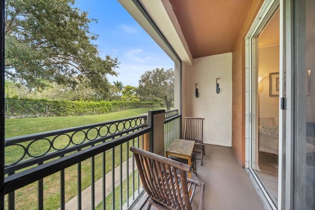 11790 St Andrews Place 203, Wellington, FL 33414