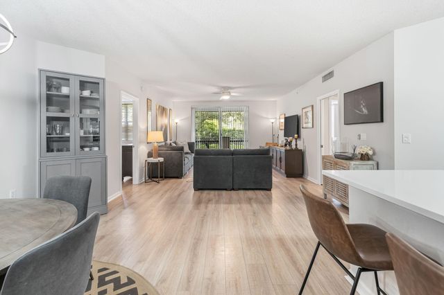 11790 St Andrews Place 203, Wellington, FL 33414