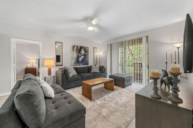 11790 St Andrews Place 203, Wellington, FL 33414