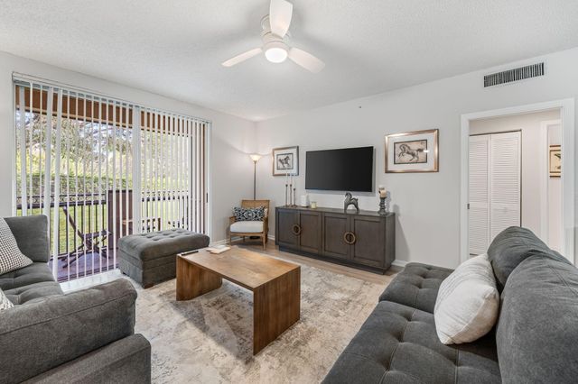 11790 St Andrews Place 203, Wellington, FL 33414