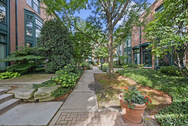 101 N Euclid Avenue 26, Oak Park, IL 60301