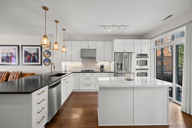 101 N Euclid Avenue 26, Oak Park, IL 60301