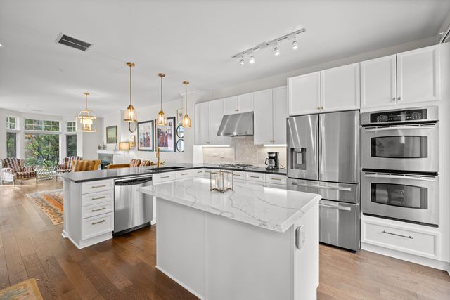 101 N Euclid Avenue 26, Oak Park, IL 60301