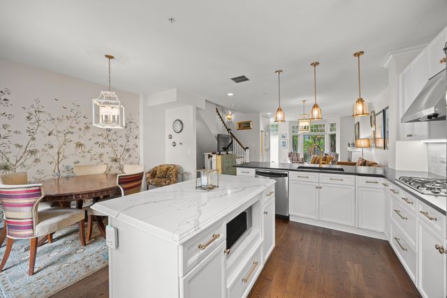 101 N Euclid Avenue 26, Oak Park, IL 60301